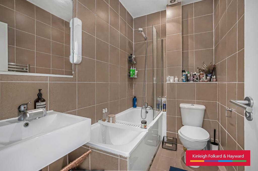Apartment in London, Bells Gardens Estate, Peckham - More