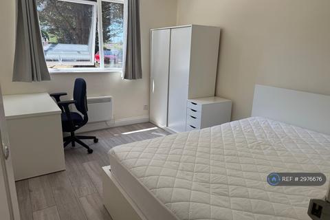 1 bedroom in a flat share to rent, Tasman Court, Sunbury, TW16
