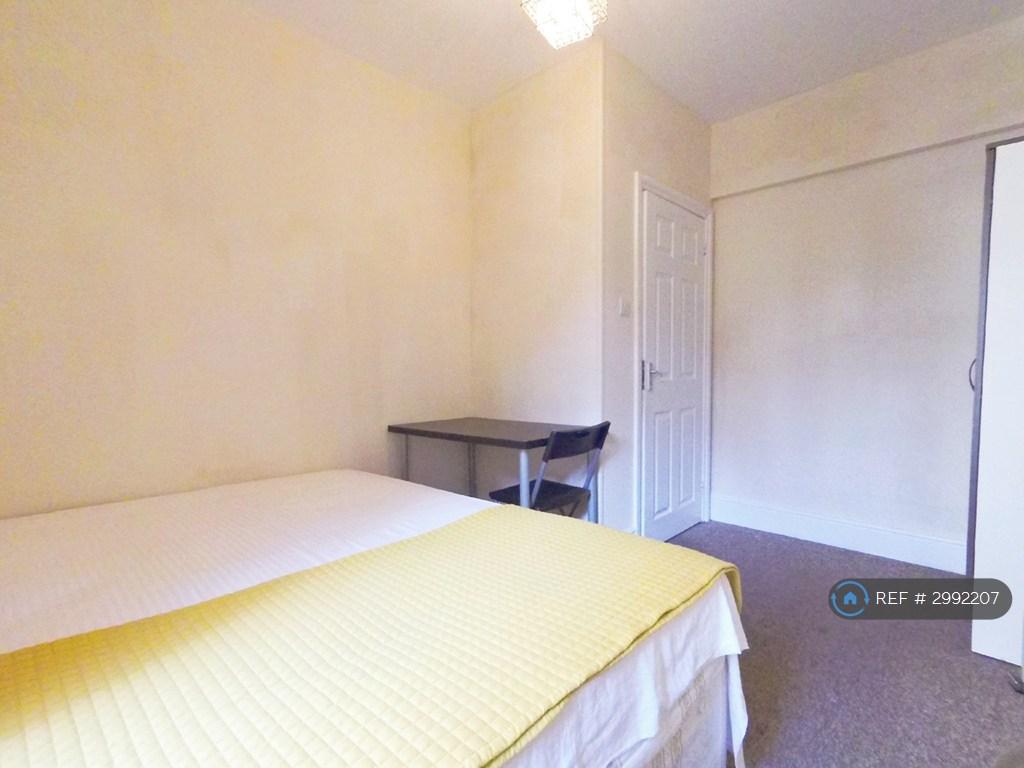 House in London, Kensal Town, Queen's Park - More