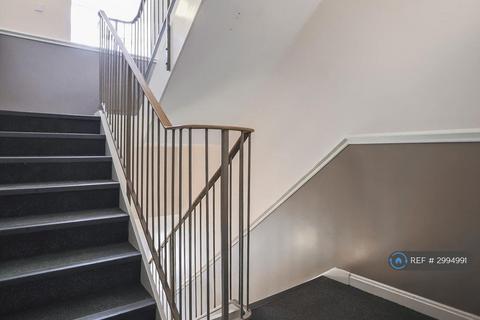 2 bedroom flat to rent, Garbo Court, Salford, M6