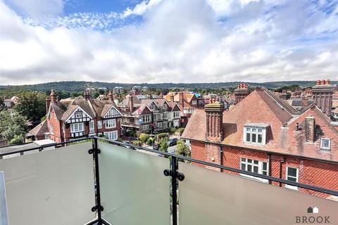 1 bedroom flat for sale, Old Orchard Road, Eastbourne BN21