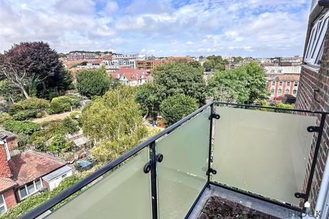 1 bedroom flat for sale, Old Orchard Road, Eastbourne BN21
