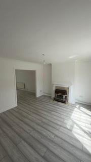 3 bedroom semi-detached house to rent, Lodge Close, Cowley