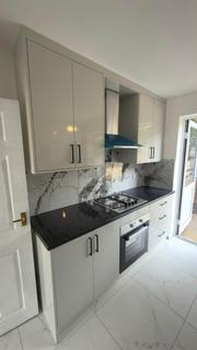 3 bedroom semi-detached house to rent, Lodge Close, Cowley