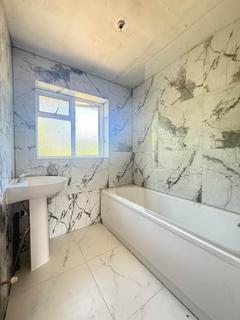 3 bedroom semi-detached house to rent, Lodge Close, Cowley
