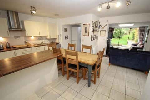 4 bedroom detached house to rent, Woodbury Yard, Salisbury SP2