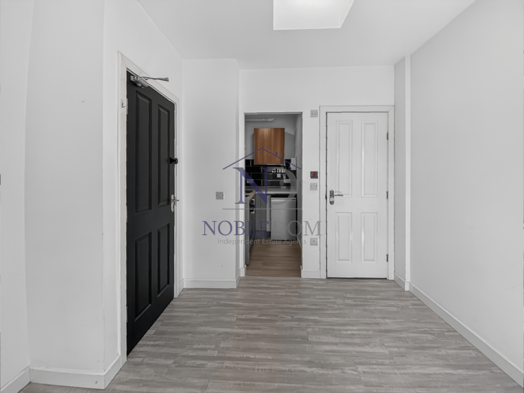 Apartment in Hounslow - View 3