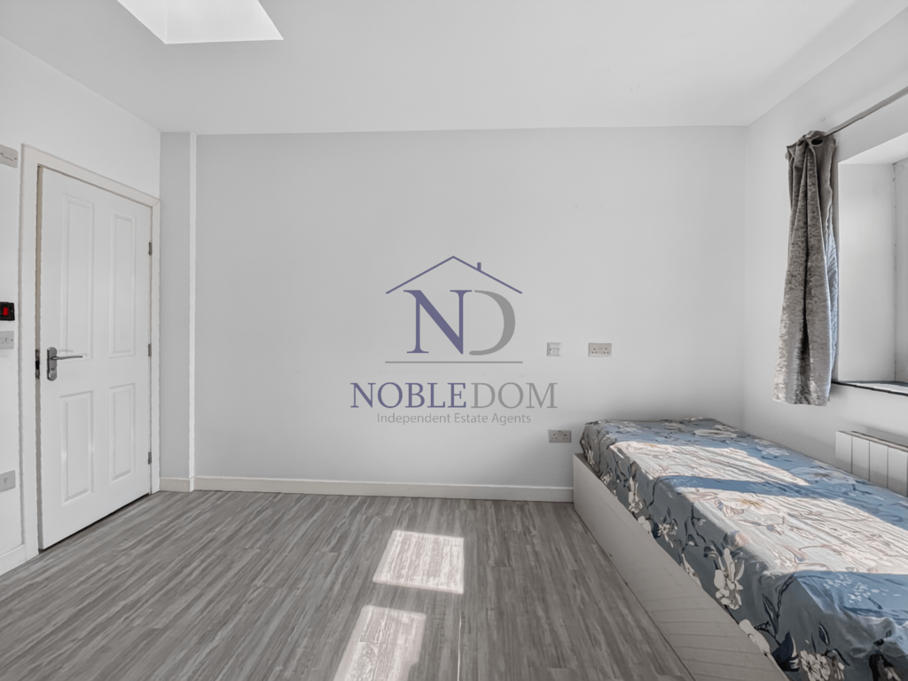 Apartment in Hounslow - View 4