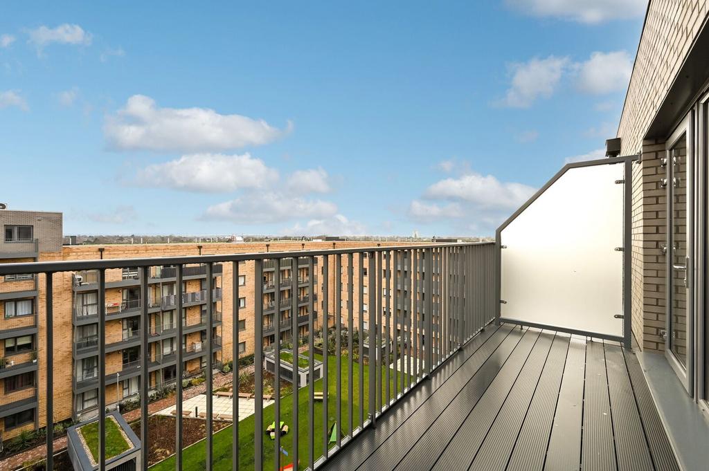 Apartment in New Malden - View 4