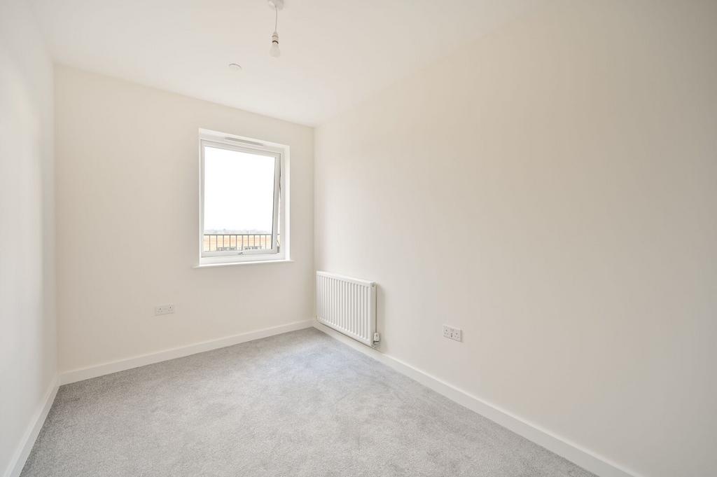 Apartment in New Malden - View 2