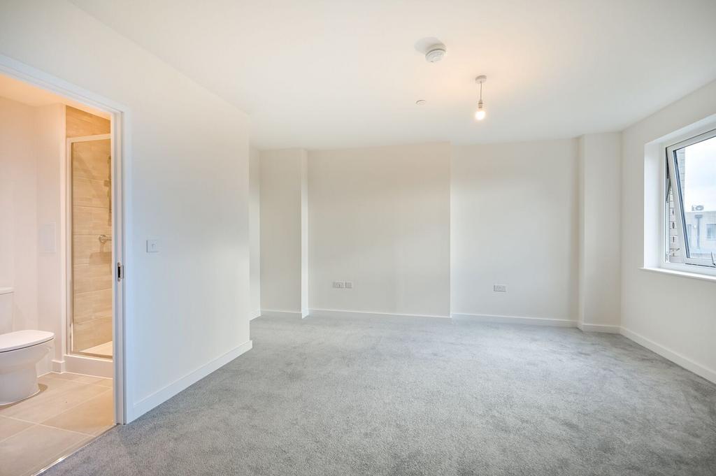 Apartment in New Malden - View 3