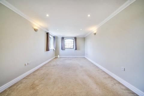 2 bedroom flat to rent, Wharf House, Canal Wharf