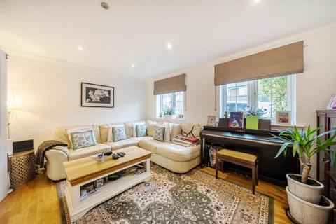 4 bedroom semi-detached house to rent, Groves Way, Chesham, HP5