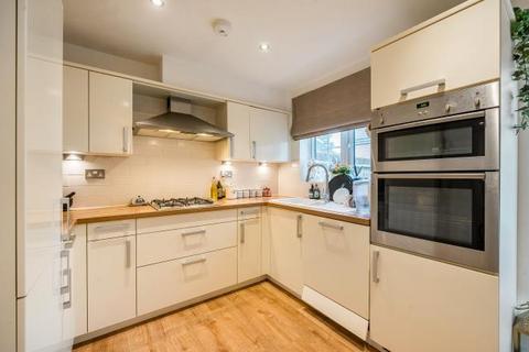 4 bedroom semi-detached house to rent, Groves Way, Chesham, HP5