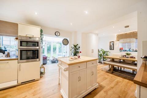 4 bedroom semi-detached house to rent, Groves Way, Chesham, HP5