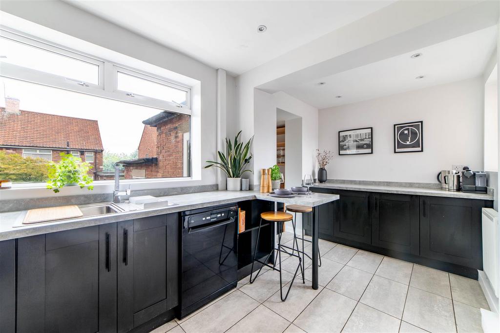 House in Newcastle Upon Tyne - More