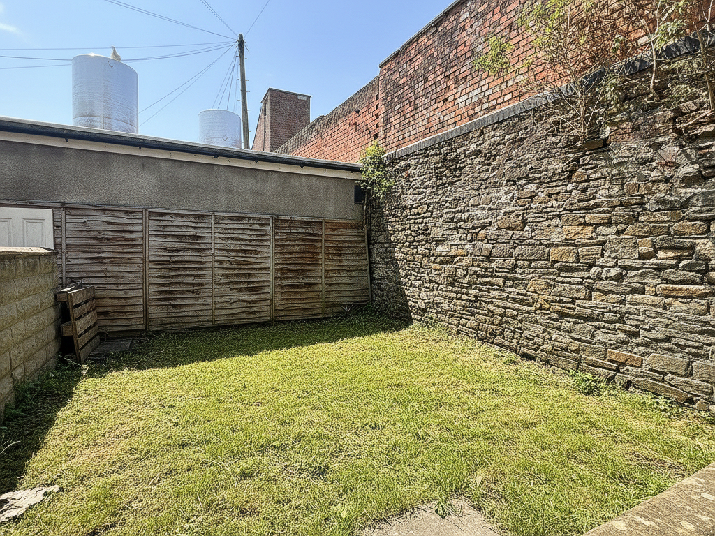 House in Cardiff, Tredegarville, Roath - More