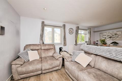 undefined, Waterfall Close, HODDESDON