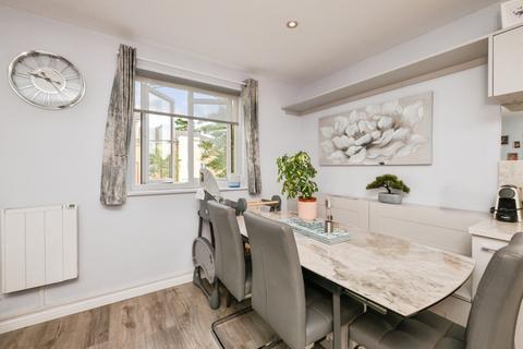 undefined, Waterfall Close, HODDESDON