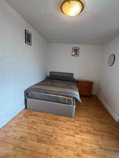 2 bedroom house share to rent, 2 Bed Flat Available On Beech Court, Rednal