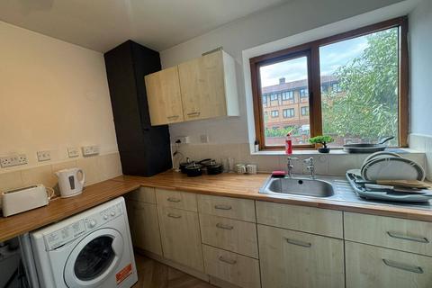 2 bedroom house share to rent, 2 Bed Flat Available On Beech Court, Rednal