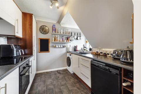 2 bedroom apartment for sale, Meade Court, Walton On The Hill