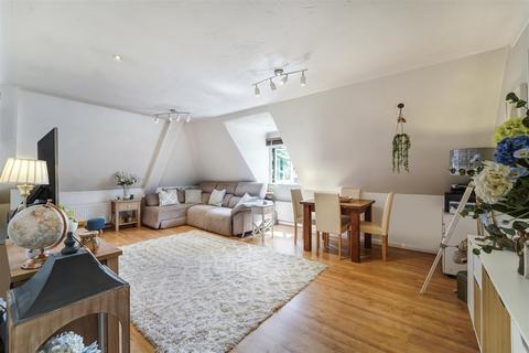 2 bedroom apartment for sale, Meade Court, Walton On The Hill