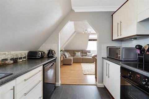 2 bedroom apartment for sale, Meade Court, Walton On The Hill