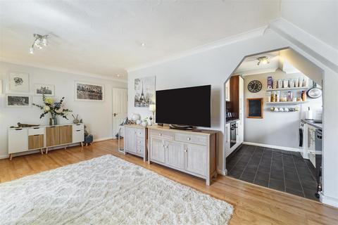 2 bedroom apartment for sale, Meade Court, Walton On The Hill
