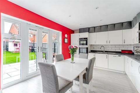 3 bedroom detached house for sale, Beautifully presented three bedroom detached home in Yatton's North End