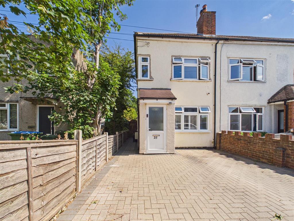 Detached house exterior, driveway