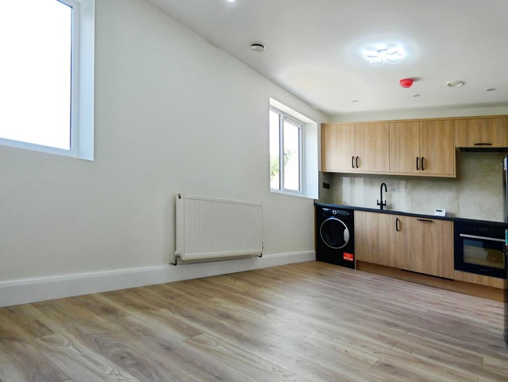 Apartment in CARSHALTON - View 4