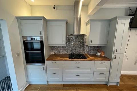 4 bedroom semi-detached house to rent, Arden Road, Acocks Green, B27
