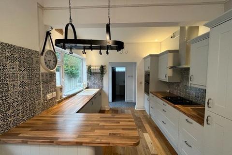 4 bedroom semi-detached house to rent, Arden Road, Acocks Green, B27