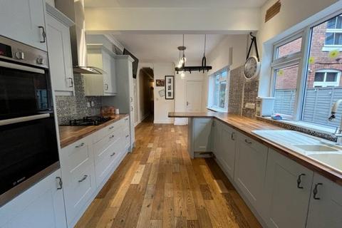 4 bedroom semi-detached house to rent, Arden Road, Acocks Green, B27