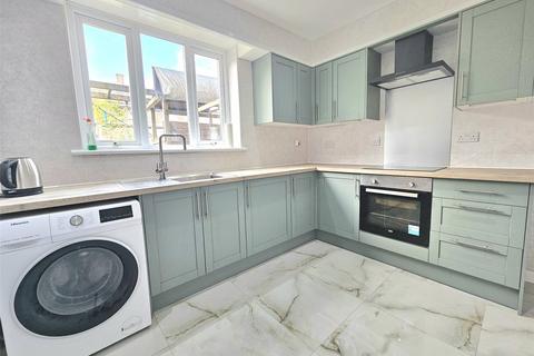 3 bedroom end of terrace house to rent, Penrith Road, Romford, Essex, RM3