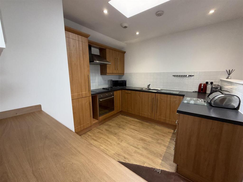 OPEN PLAN LOUNGE &amp; KITCHEN