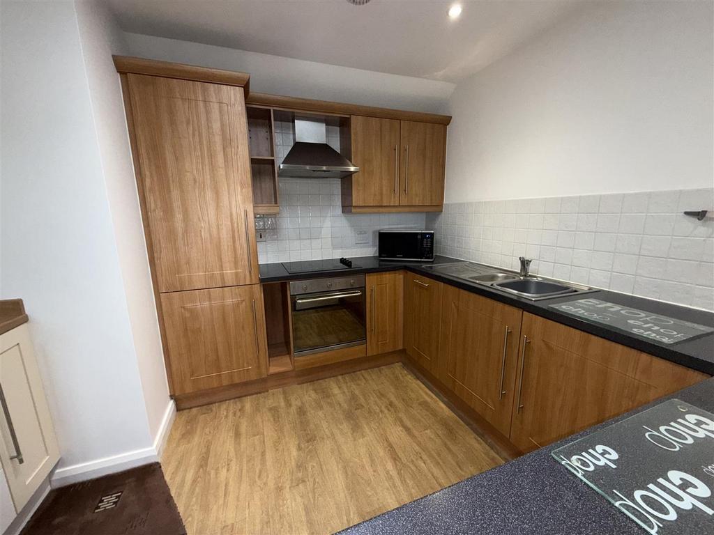 OPEN PLAN LOUNGE &amp; KITCHEN