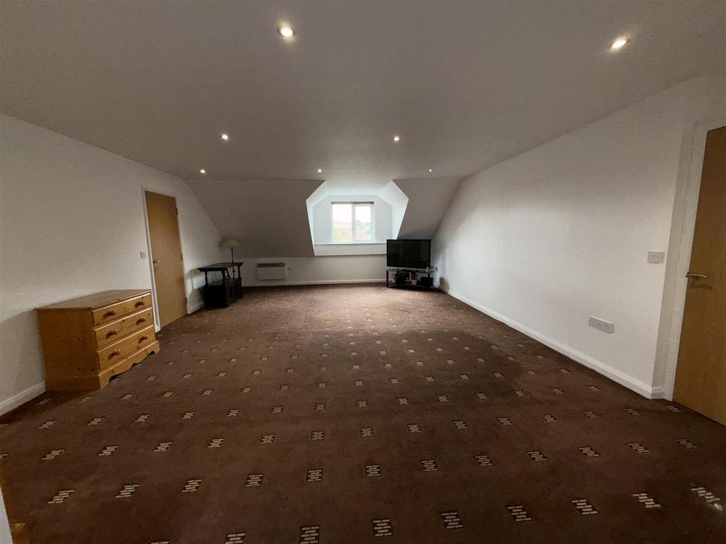 OPEN PLAN LOUNGE &amp; KITCHEN