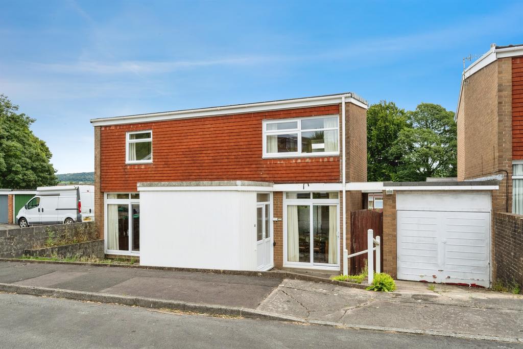 Detached house exterior, driveway, garage
