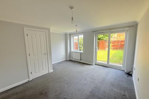 2 bedroom end of terrace house to rent, Primrose Way, SHEERNESS, ME12