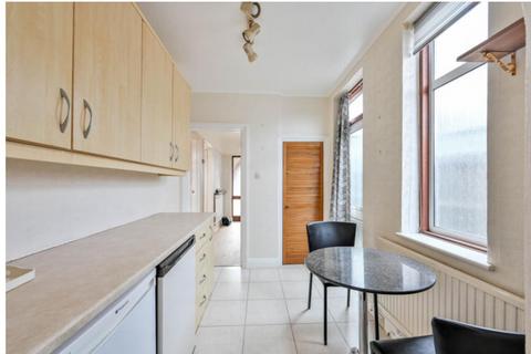 3 bedroom semi-detached house to rent, Epsom and Ewell, KT17