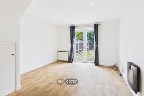 2 bedroom terraced house to rent, Sunningdale Road Hull HU4 6JB