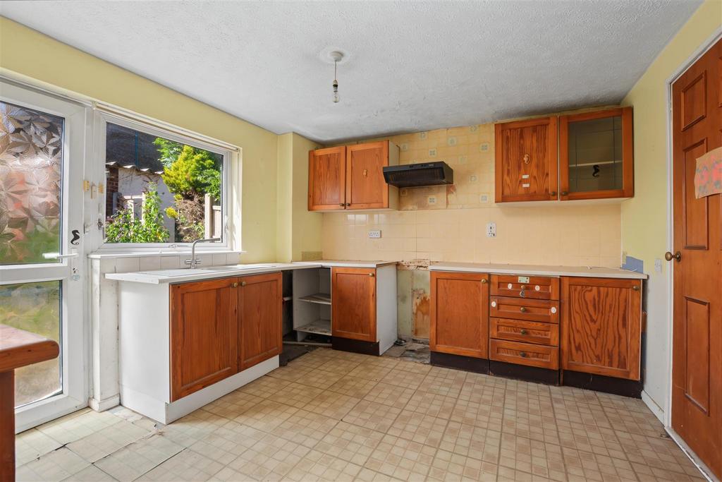 House in Nottingham, Hempshill Vale - View 2