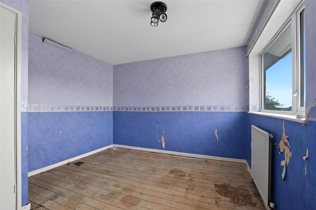 House in Nottingham, Hempshill Vale - More