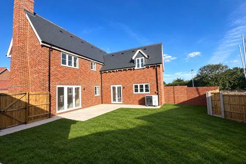 4 bedroom detached house for sale, London Road, Beccles, Suffolk