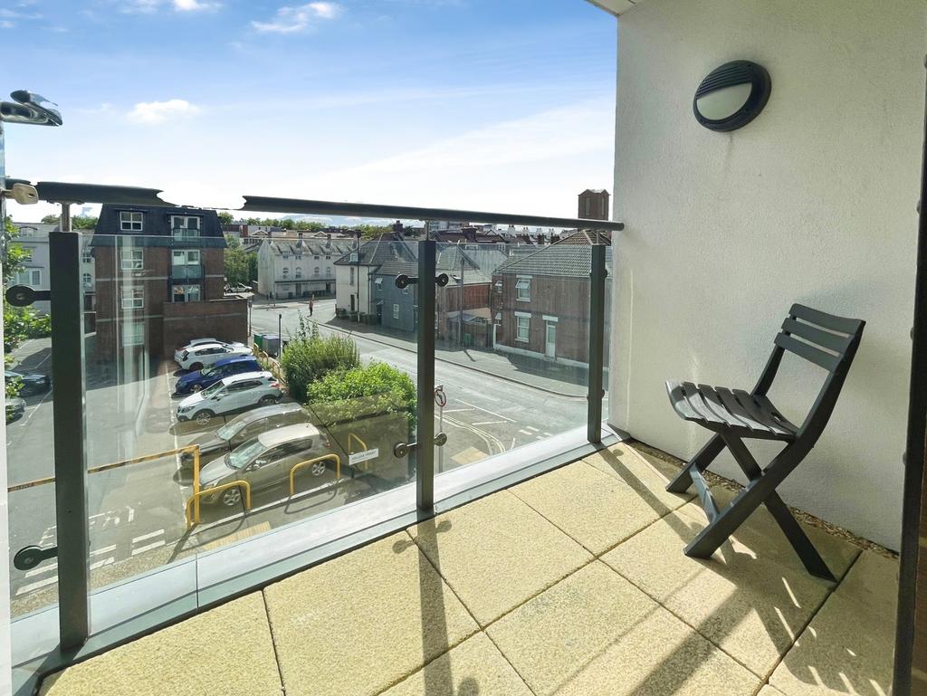 Apartment in Southampton - View 3