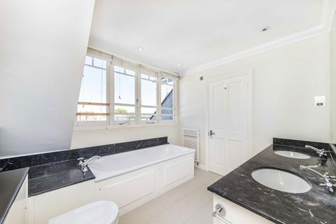 4 bedroom flat to rent, Palace Court, London W2