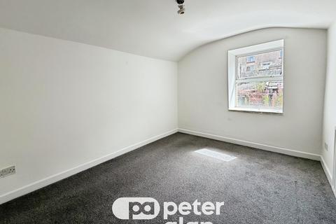 3 bedroom property to rent, High Street, PORT TALBOT, SA13