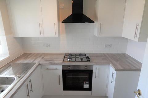 2 bedroom maisonette to rent, Perryfields Close, Redditch